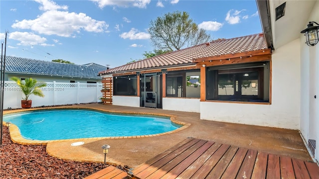 view of swimming pool featuring a patio