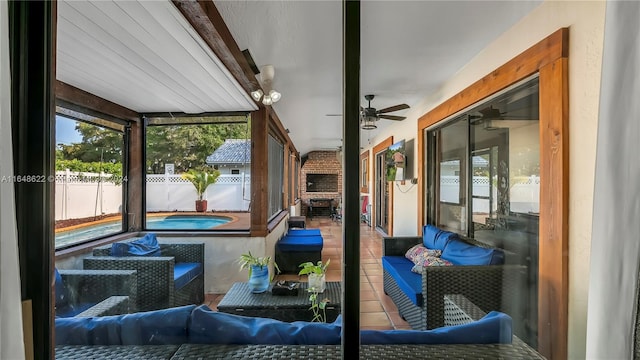 sunroom with ceiling fan