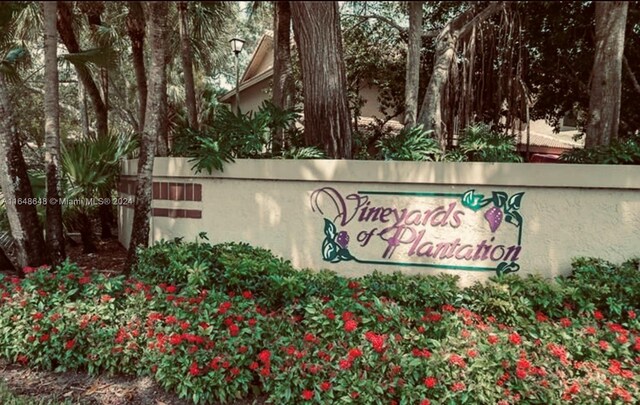 view of community / neighborhood sign