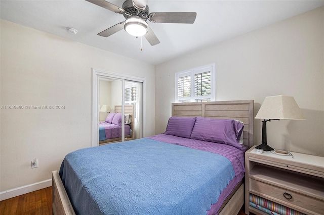 bedroom featuring dark wood-type flooring, ceiling fan, and a closet