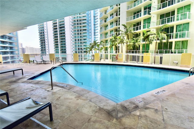 view of swimming pool