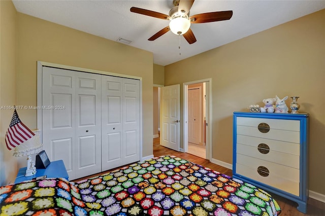 bedroom featuring hardwood / wood-style floors, ceiling fan, and a closet