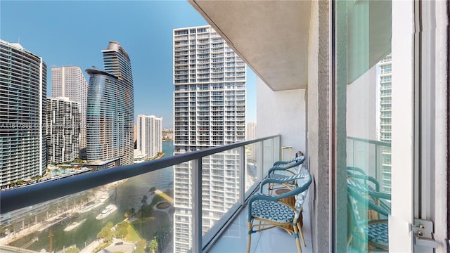 Listing photo 3 for 500 Brickell Ave Unit 3405, Miami FL 33131