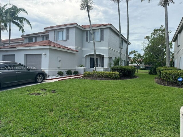 view of front facade featuring a garage and a front yard