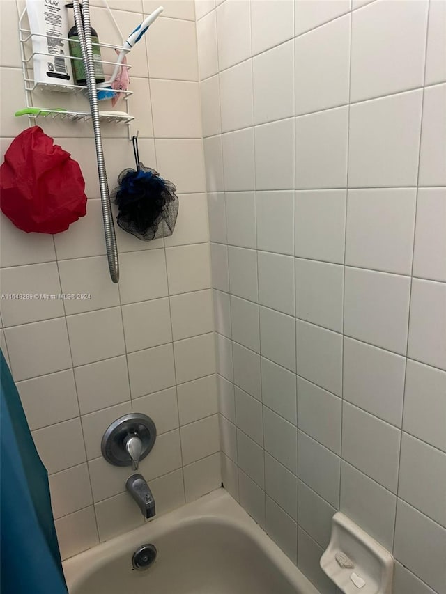 bathroom featuring shower / tub combo with curtain