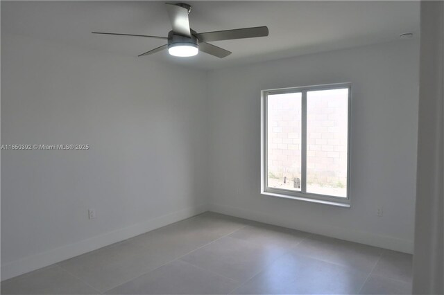 unfurnished room with light tile patterned flooring, a healthy amount of sunlight, and ceiling fan