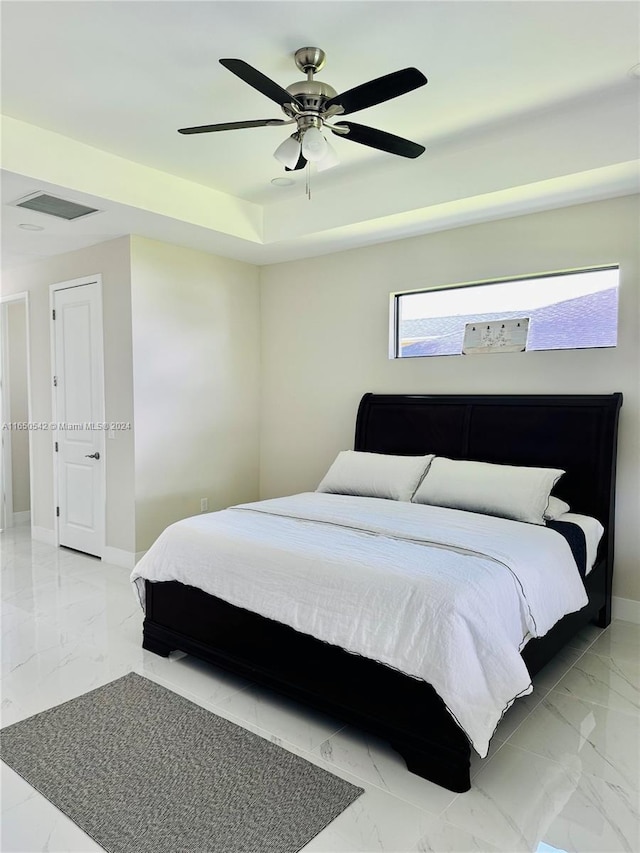 bedroom with ceiling fan