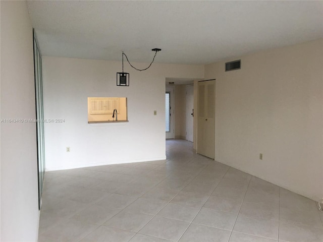 spare room featuring light tile patterned floors