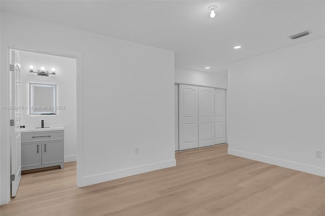 unfurnished room featuring light hardwood / wood-style flooring