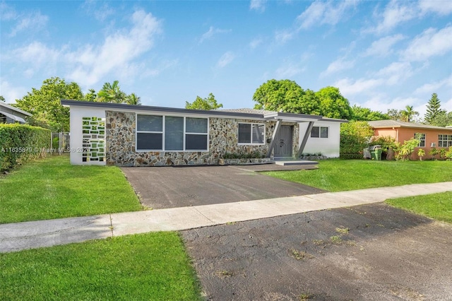 ranch-style house featuring a front lawn