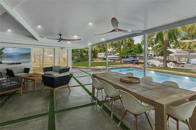 sunroom / solarium featuring a ceiling fan