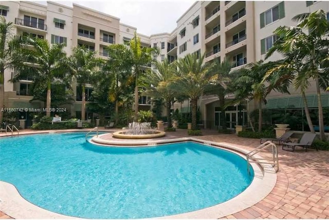 510 NW 84 Th Ave Unit 324, Plantation, FL 33324 - view of pool with a patio