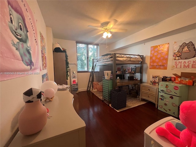 bedroom featuring hardwood / wood-style floors, ceiling fan, and a textured ceiling