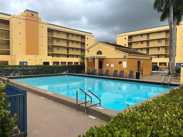 view of swimming pool