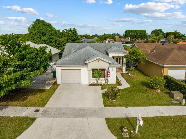 view of front of house featuring a garage and a front yard