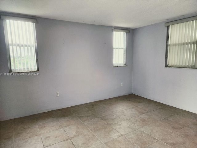 empty room featuring light tile patterned flooring