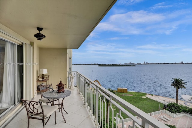 11111 Biscayne Blvd Unit 7F, Miami, FL 33181 - balcony featuring a water view