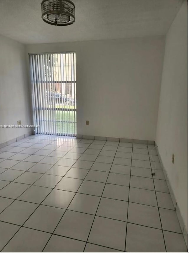 empty room featuring light tile patterned floors