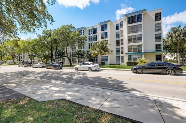 17620 Atlantic Blvd Unit 315, Sunny Isles Beach, FL 33160 - view of apartment building / complex