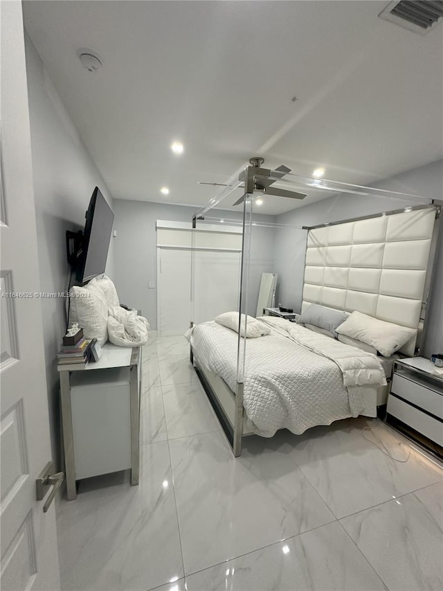 bedroom featuring ceiling fan