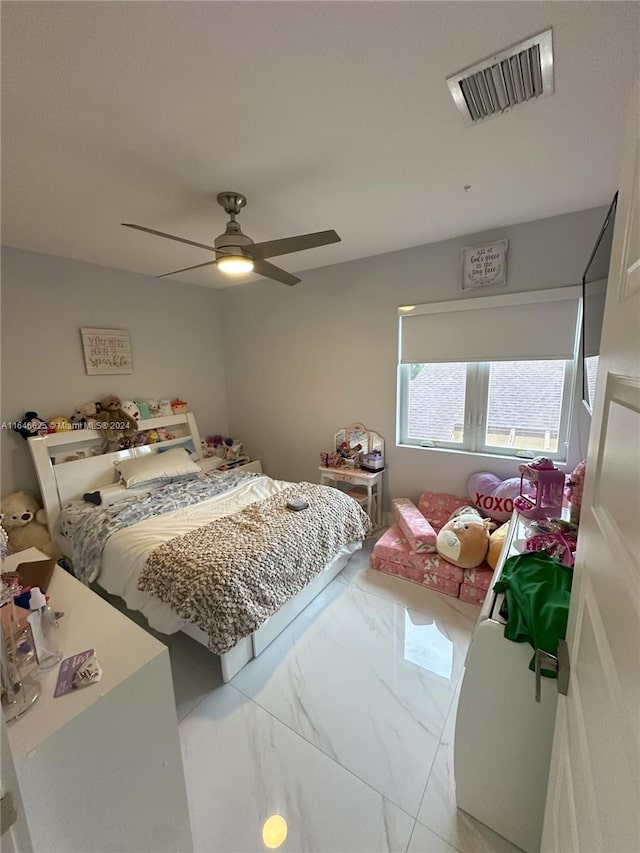 bedroom featuring ceiling fan