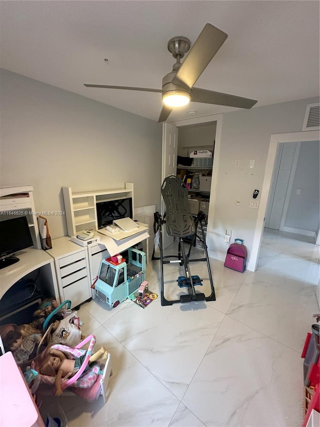 bedroom with ceiling fan