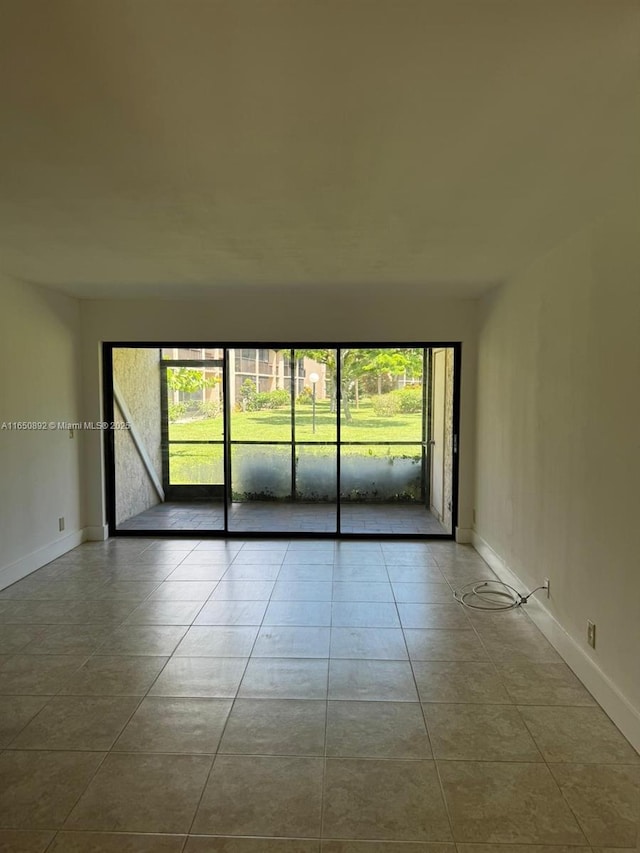 empty room featuring light tile patterned flooring