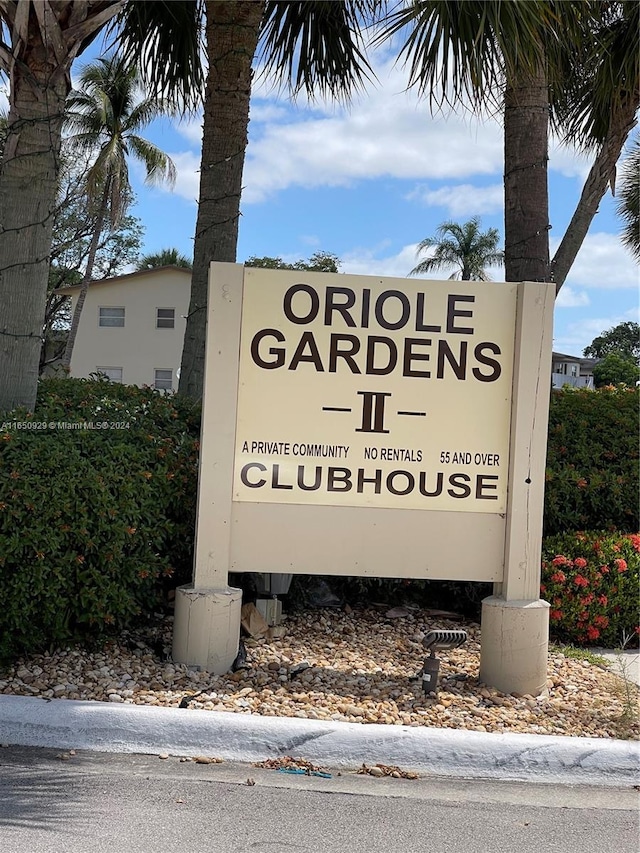 view of community / neighborhood sign