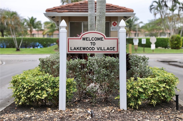 view of community / neighborhood sign