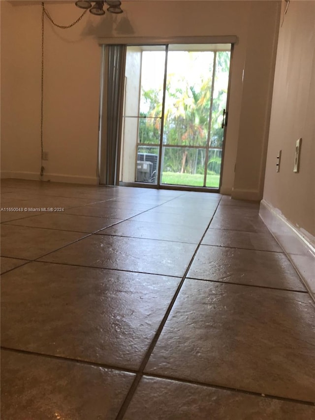 unfurnished room with concrete floors