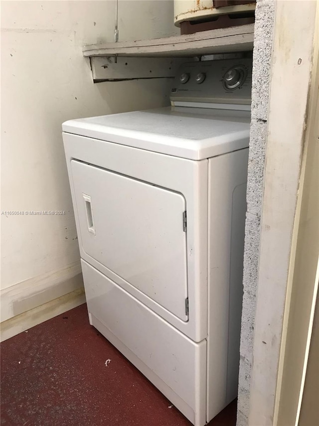 laundry area featuring washer / clothes dryer