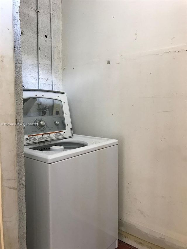 laundry room with washer / clothes dryer