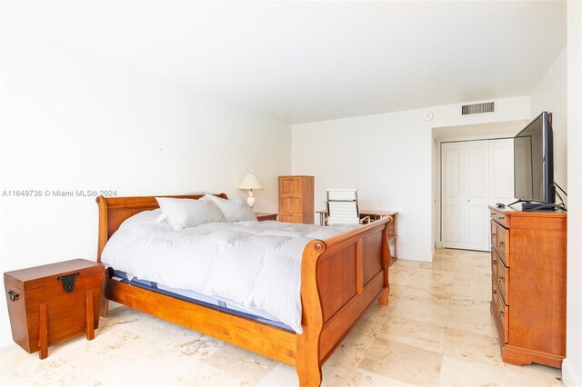 bedroom featuring a closet