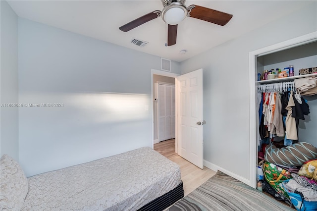 bedroom featuring ceiling fan, a closet, and light hardwood / wood-style floors