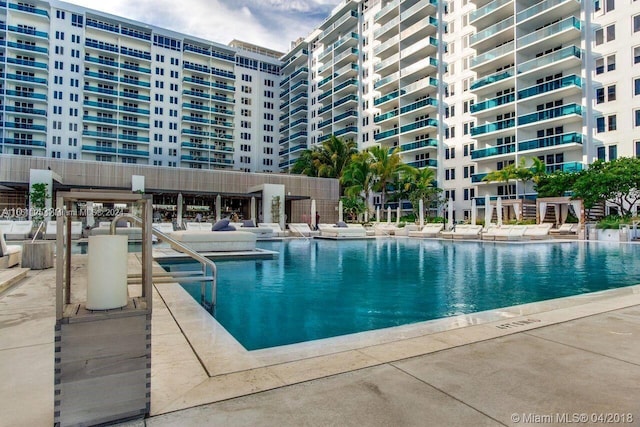 view of swimming pool