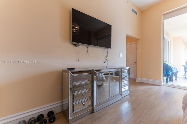 office area with light hardwood / wood-style flooring