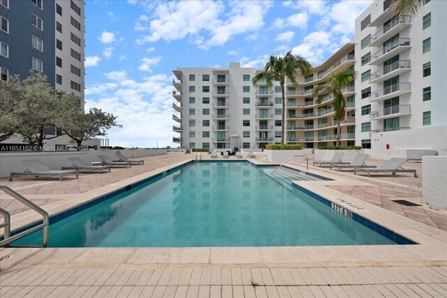 view of swimming pool