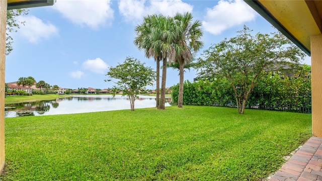 view of yard featuring a water view