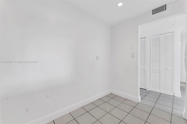 empty room with light tile patterned flooring