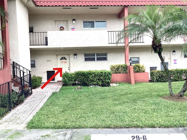 611 S Hollybrook Dr Unit 102, Pembroke Pines, FL 33025 - view of front of house with stucco siding, a front lawn, and a tiled roof