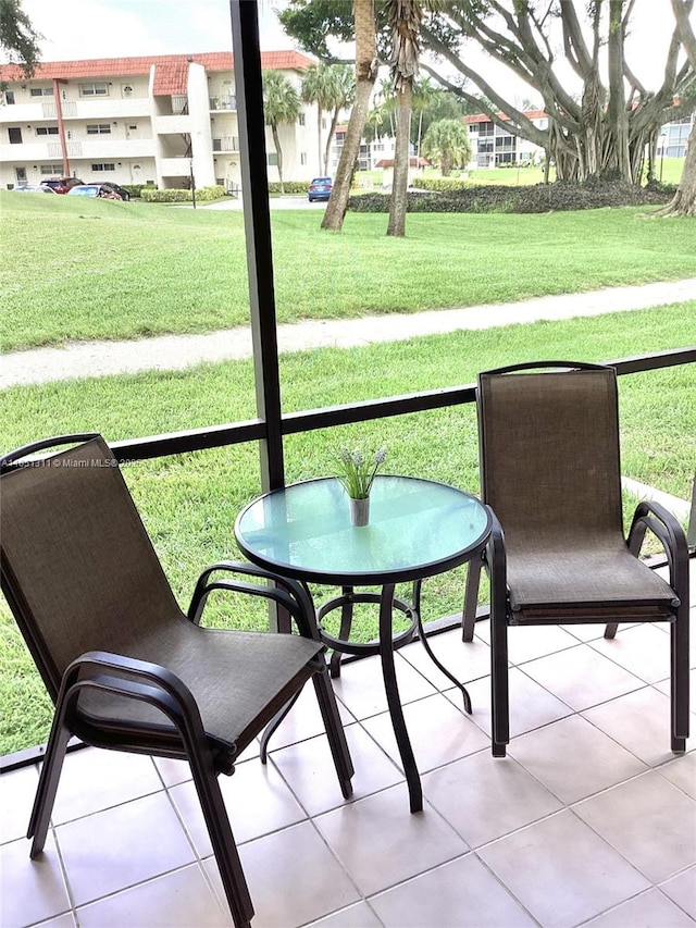 611 S Hollybrook Dr Unit 102, Pembroke Pines, FL 33025 - view of sunroom / solarium