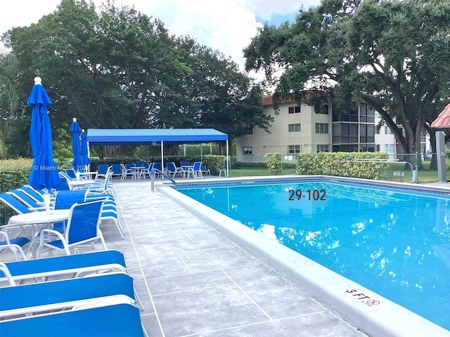 view of swimming pool