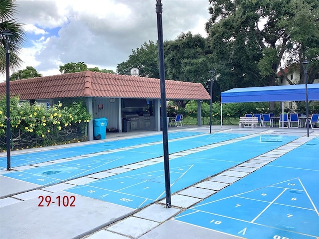 611 S Hollybrook Dr Unit 102, Pembroke Pines, FL 33025 - surrounding community with shuffleboard