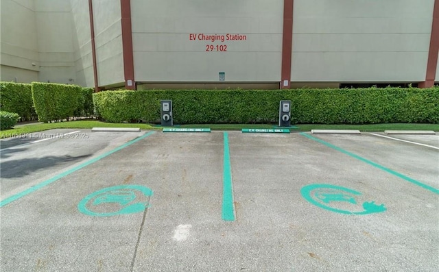 611 S Hollybrook Dr Unit 102, Pembroke Pines, FL 33025 - view of uncovered parking lot