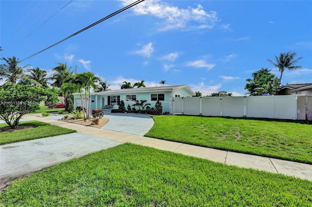 single story home with a front lawn