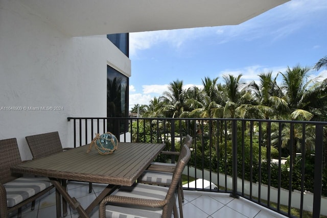 balcony with outdoor dining area