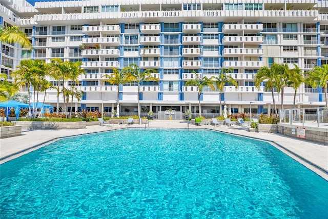 view of swimming pool