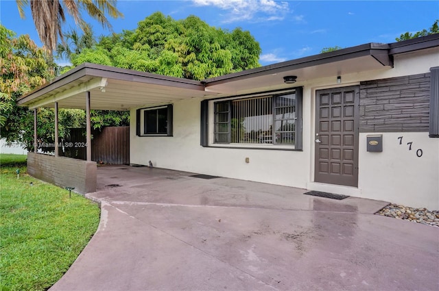 770 NW 175th Dr, Miami Gardens, FL 33169 - view of front of home featuring stucco siding, stone siding, and an attached carport