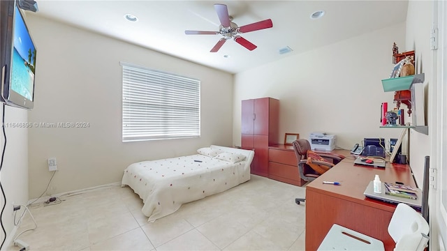 bedroom featuring ceiling fan