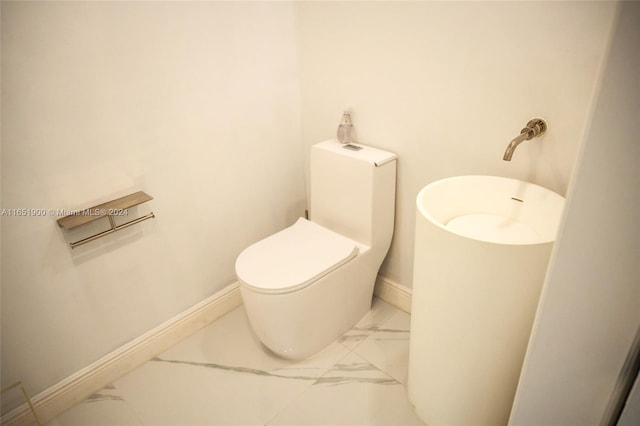 bathroom featuring toilet